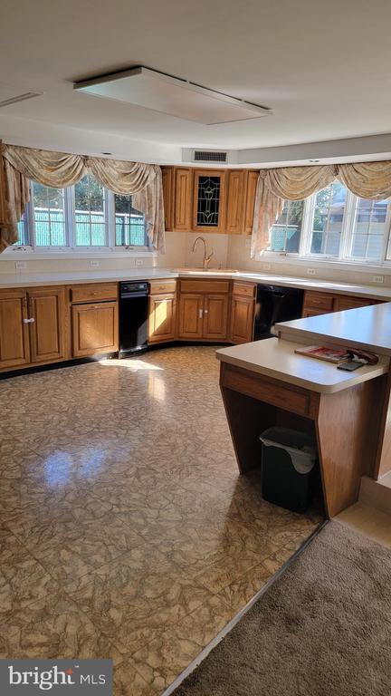 Photo - 8027 Narvon St