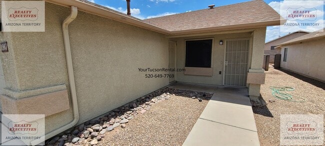 Photo - Valencia Rd & Headley Rd 3/2 - Coming Soon - All tile floors and updated kitchen