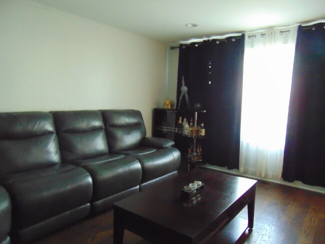 Photo - 323 W Root St