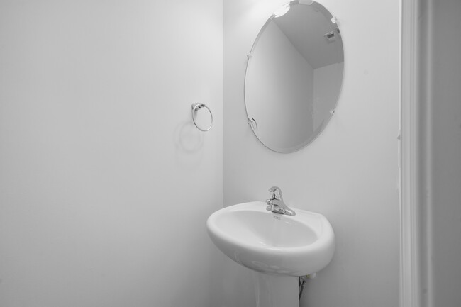 Photo - 1250 E 7th St