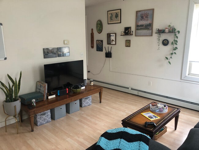 Photo - 354 Wickenden St Unit Apt 2R