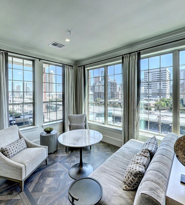2111 Austin Apartments