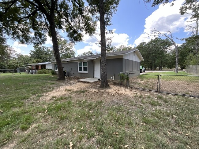 Photo - 608 N Cedar St