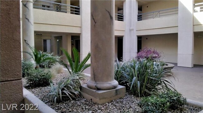 Photo - 230 E Flamingo Rd