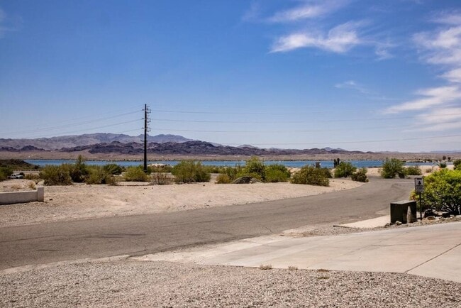 Photo - 4 Bedroom Pool Home Located Downtown