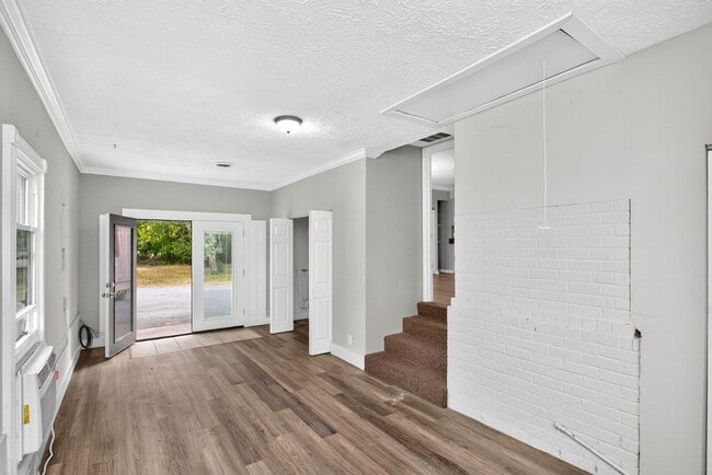 136 Creekwood Ln