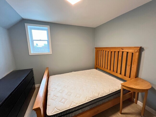 Photo - 129 Colborne St