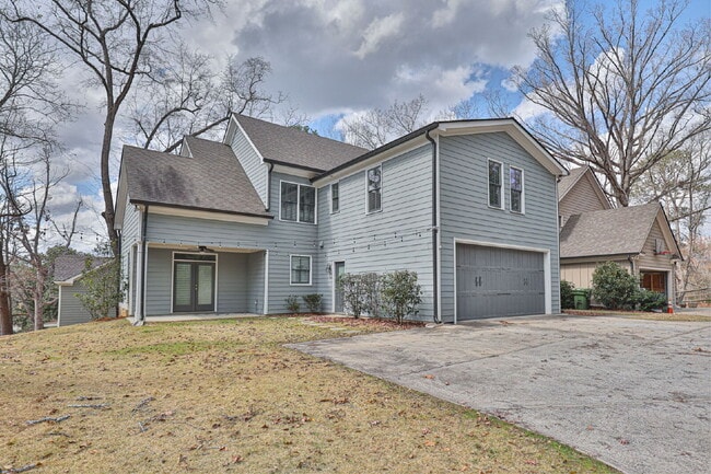2033 Cherokee Dr