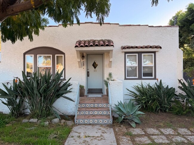 Building Photo - Cute home in Ventura Avenues includes garage for storage and a parking spot