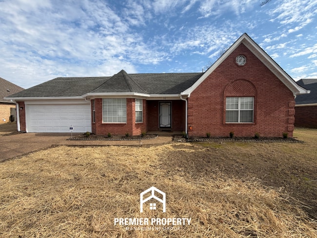 Building Photo - Bright 3BR/2BA Oakland Home w/ Vaulted Ceilings, Fireplace & Fenced Yard