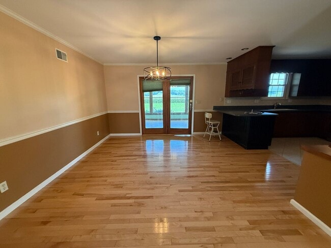 Photo - 7 Lantern Ave