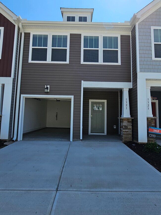 Photo - 1321 Maplesmith Wy