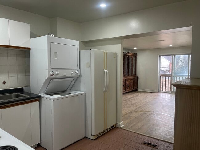 Photo - 700 Brock Av Unit Private Bedroom