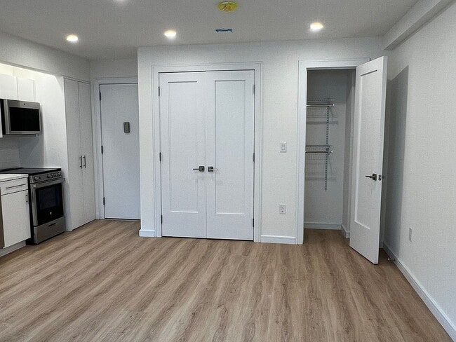 Photo - "Charming Sunnyside Retreat: 1-Bedroom Haven with Elegant Granite & Hardwood Touches!"