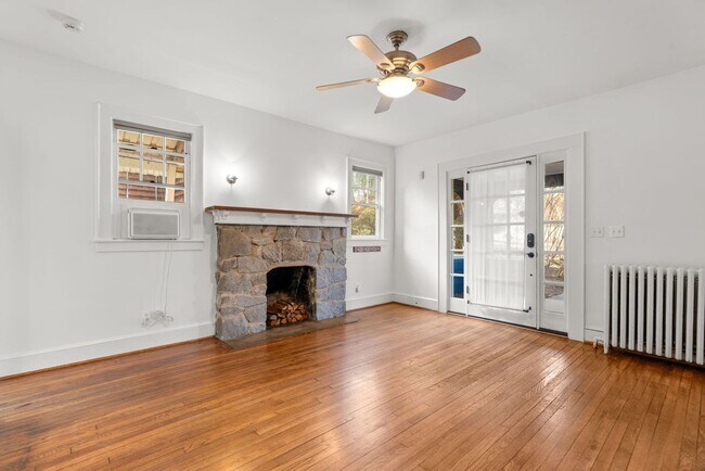 Photo - 3 Bed 2.5 Bath - Takoma Park Craftsman - Spacious Rear Deck