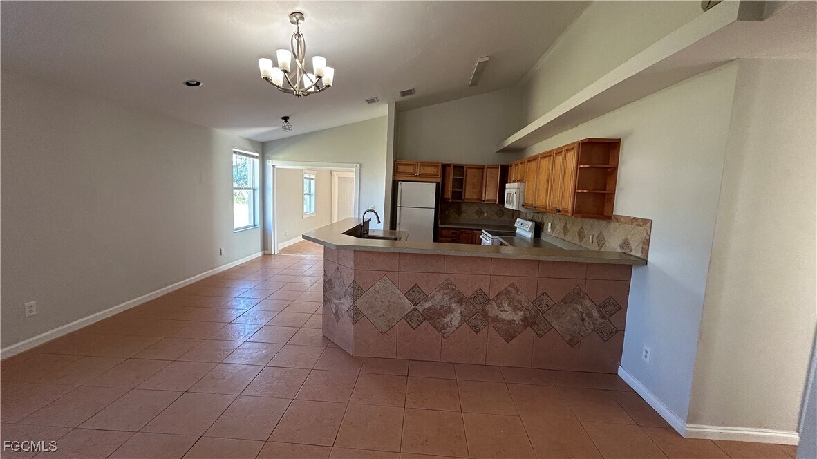 Photo - 3315 25th St W