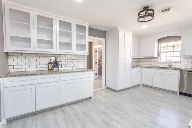 Photo - 1309 Magnolia-