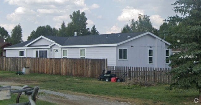 Building Photo - 951 Bonneville St Rental