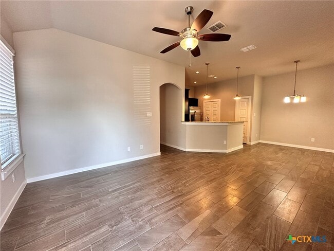 371 Creekside Curve