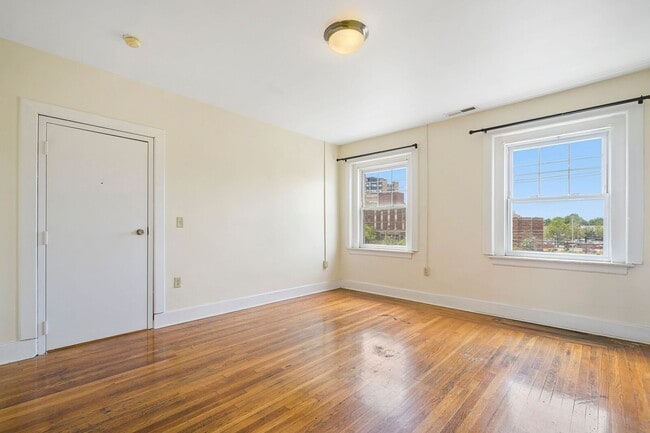 Photo - 17 Howe Street