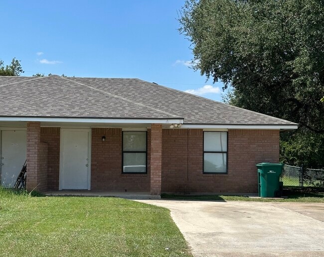Building Photo - 1706 Aztec Trace Unit #A Rental