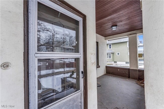 Photo - 4102 Brooklyn Ave Unit 4102/Right