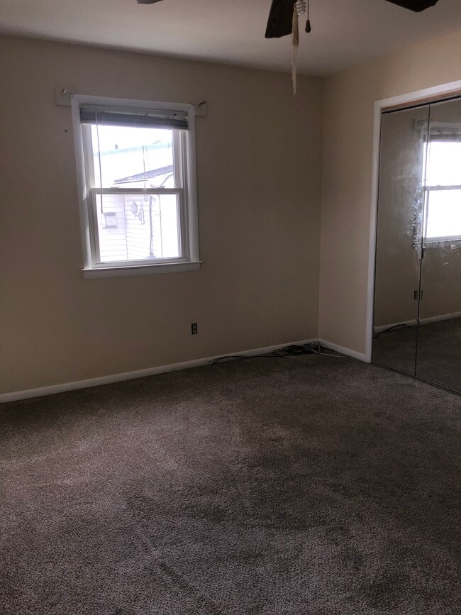 BEDROOM - 5112 Hollywood Rd Unit Furnished 4 Bedroom House in College Park