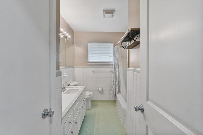 Photo - Charming 3 Bedroom Home