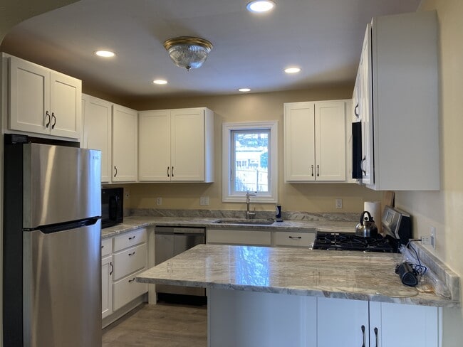 Photo - 506 W William St