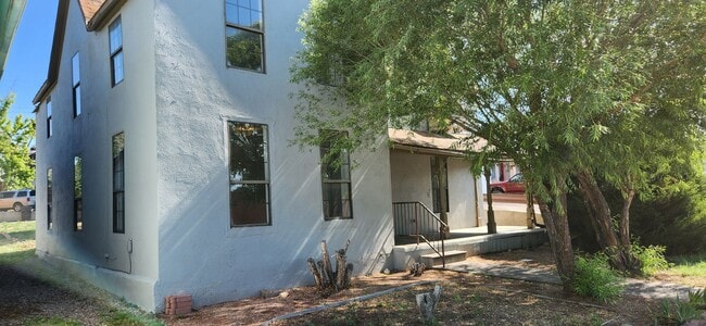 ALL PROSPECTIVE TENANTS MUST SUBMIT A $58 ... - ALL PROSPECTIVE TENANTS MUST SUBMIT A $58 ... House
