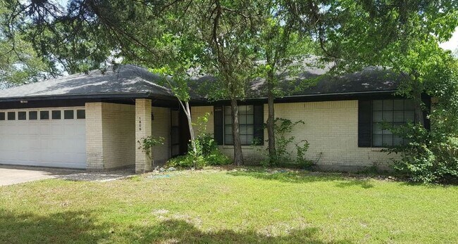 Building Photo - 1809 Southwood Dr