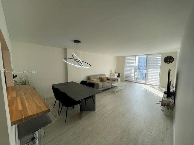 Building Photo - 2801 NE 183rd St Unit 1611W