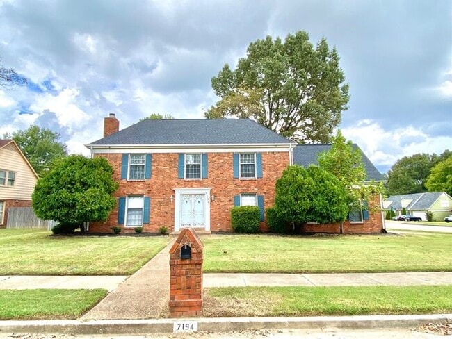 Building Photo - Now Leasing 4 bedroom 2.5 bath home-Southeast Memphis