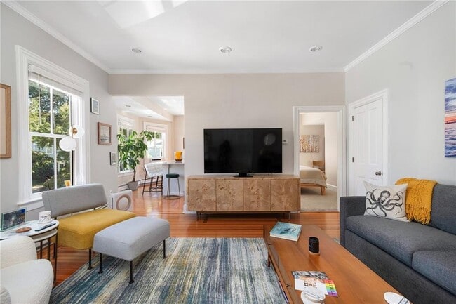 Building Photo - 109 Church St