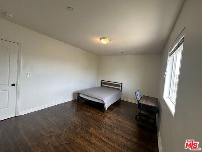 Photo - 1253 W 35th St