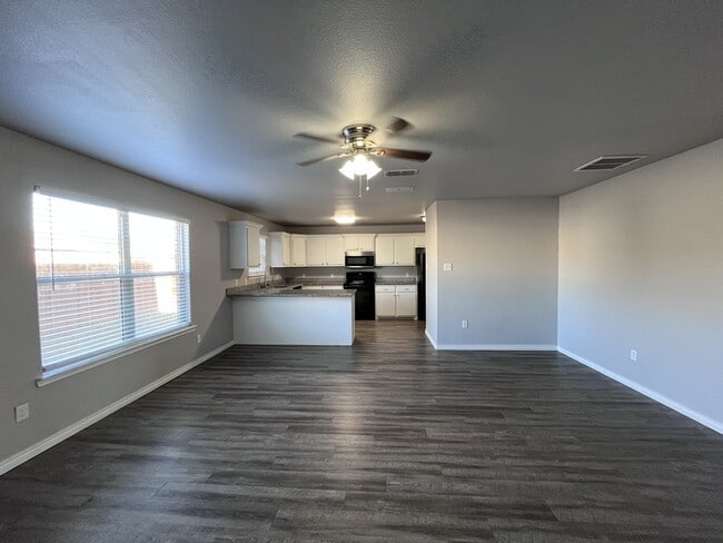 Photo - 3416 Itasca St