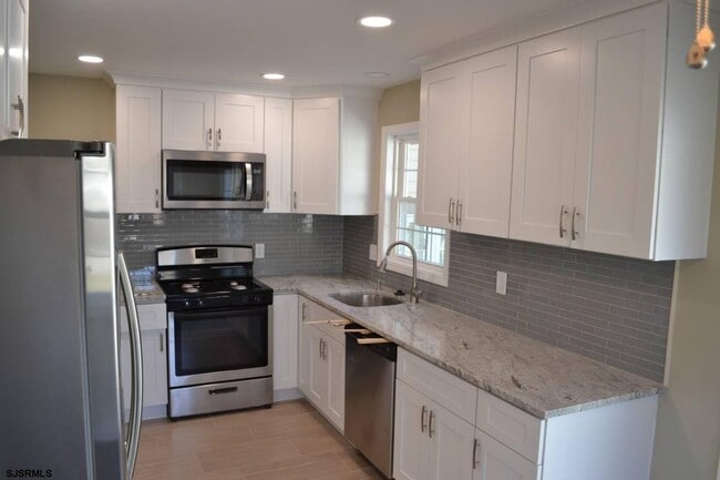 Photo - 321 Dogwood Ave