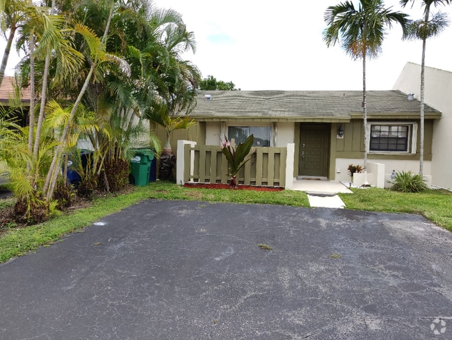 Building Photo - 11012 SW 123rd Ct Rental