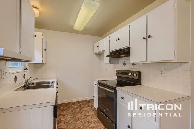 Photo - 6517 Orbit Way