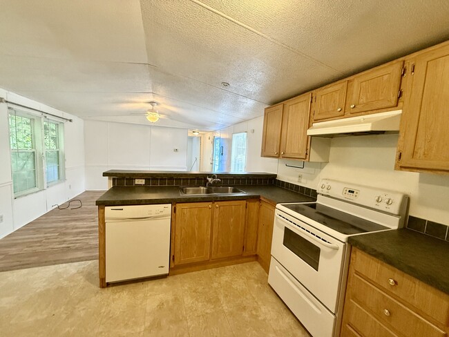 Photo - 32 Mandalay Dr