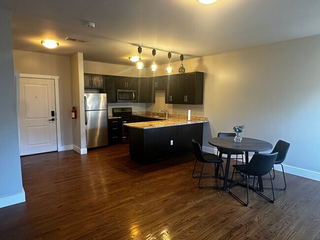 Photo - 700 New St Unit 102