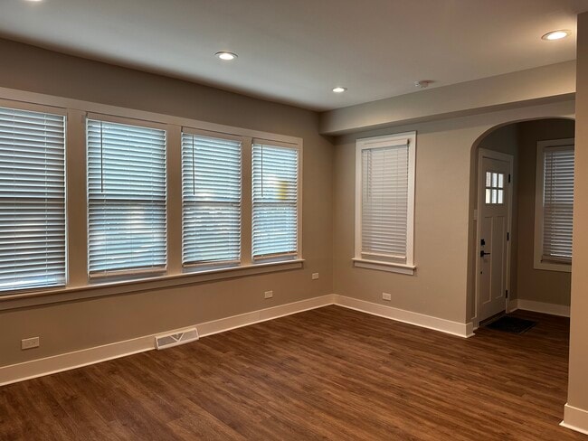 Photo - 3703 Blanchan Ave