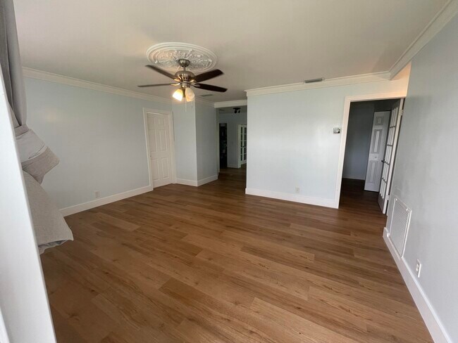 Photo - 294 Springfield Dr