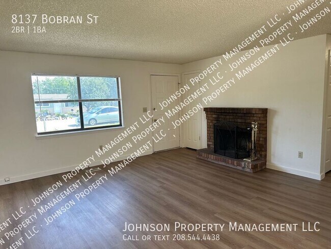 Photo - 8137 Bobran St