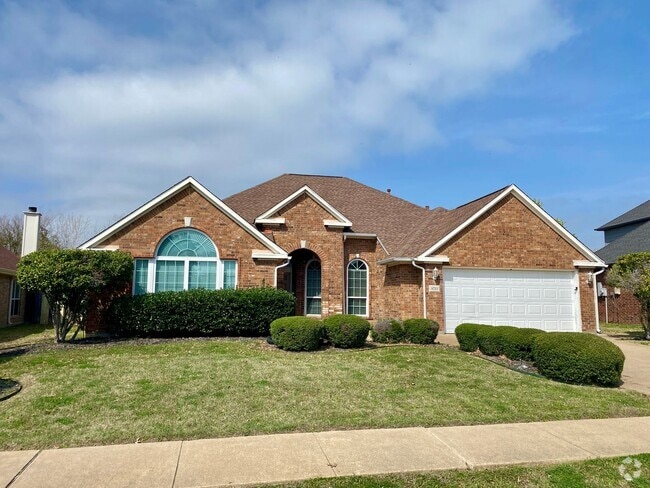 Building Photo - Introducing this inviting 3-bedroom, 2-bat... Rental