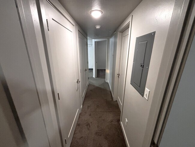 Photo - 1700 S Sandhill Rd