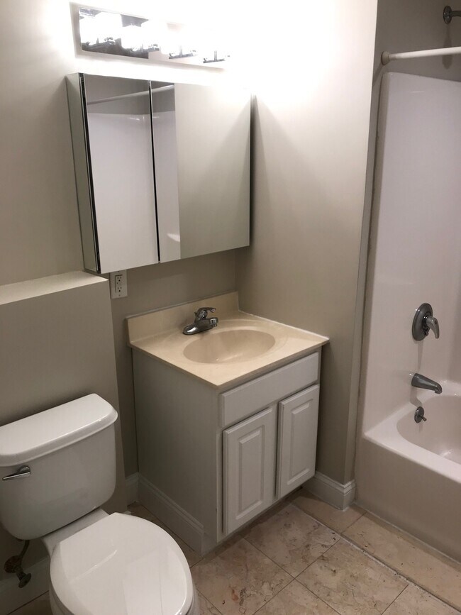 Photo - 1522 VFW Pky Unidad 504