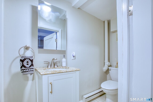 Photo - 60 Lawn Ave Unidad APT 20