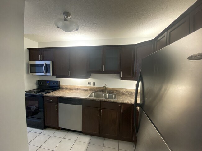 Photo - 245 Kingsmere Blvd