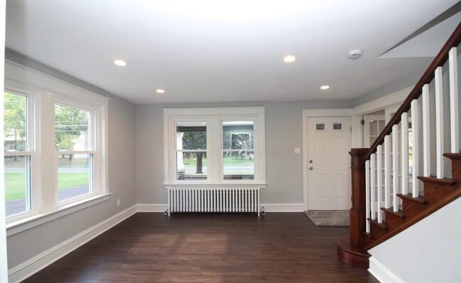 Comfortable dining area - 479 Allentown Rd